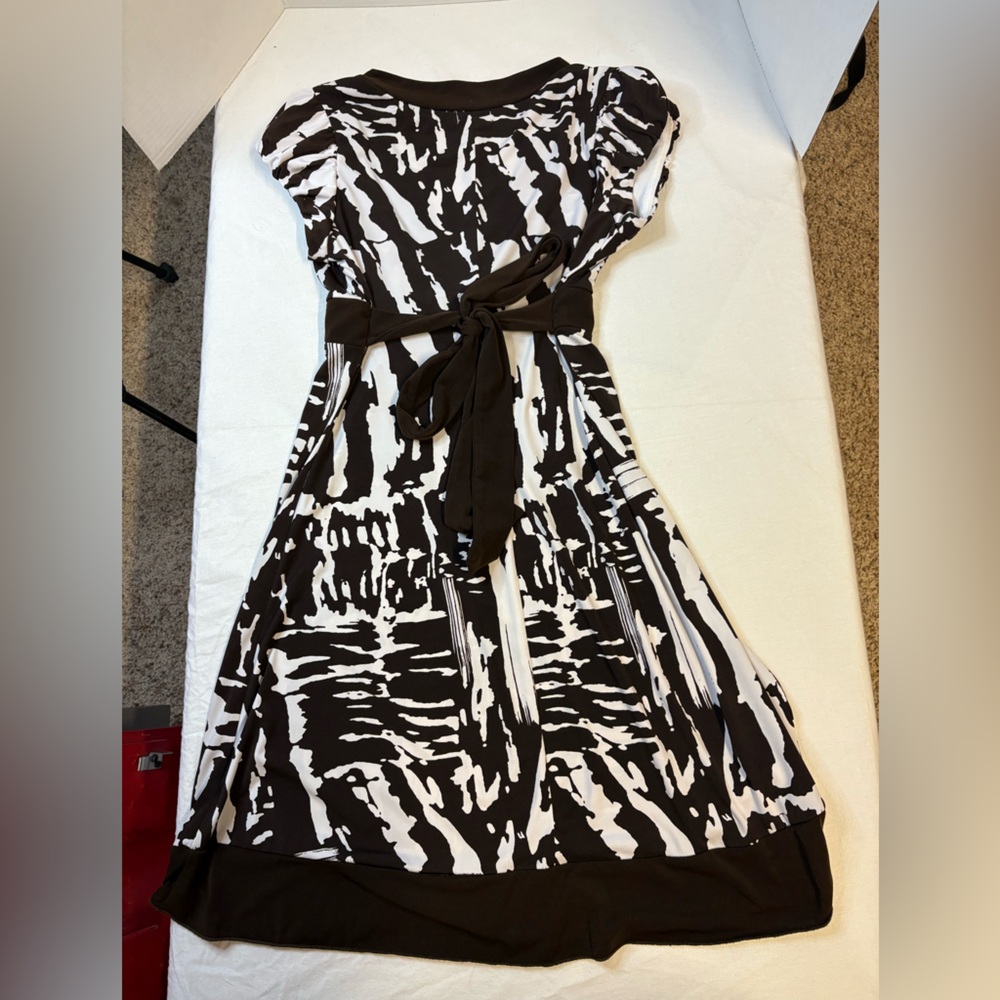 Ruby Rox Brown & White Printed V-Neck Women's Patterned Dress - Picture 2 of 6